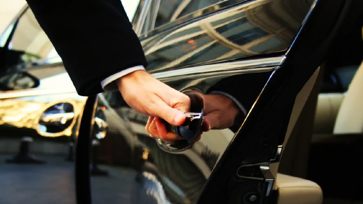 Car Service Winter Park FL – Executive Chauffeur & Luxury Limo Transfers