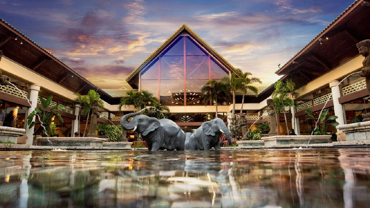 Luxury transportation to Loews Royal Pacific Resort at Universal Orlando